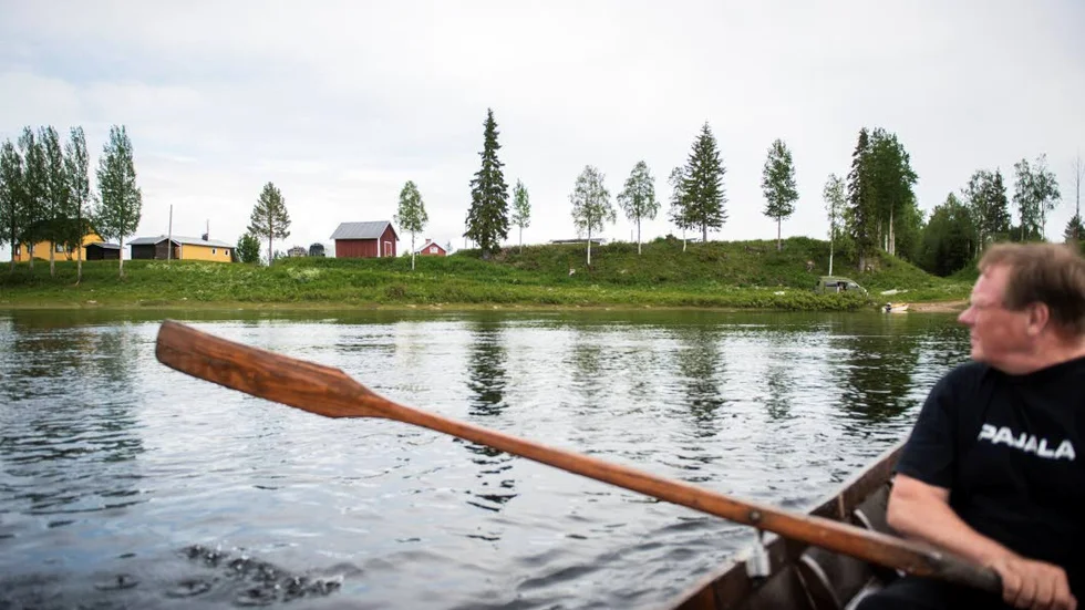 I trim. Rodden i Torneälven vid barndomshemmet i Autio är viktig träning inför nästa inspelning av Bastubaletten.