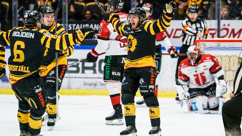 Andreas Wingerli roars with joy after AIK go 2-0 up in the second period. The match ended 3–0.