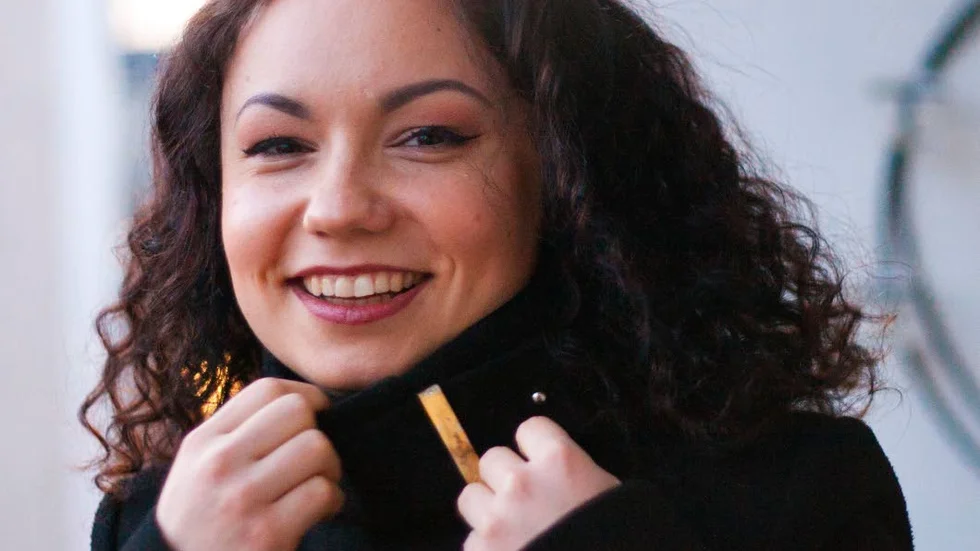 Sofia Arvidsson ställer upp i svensktoppen Nästa med "2 Wrongs Don't Make 1 Right".