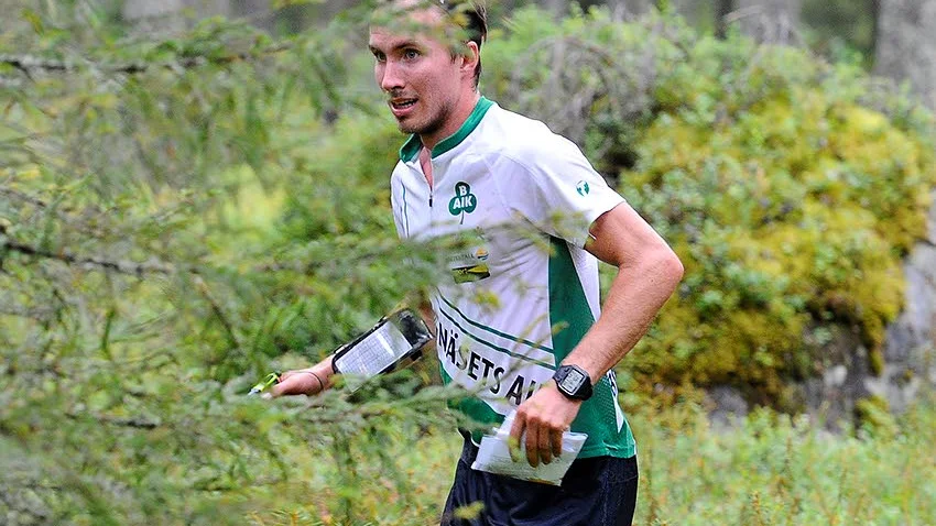 Ulrik Nordberg och slutade på andra plats efter Martin Hammarberg vid säsongens första tävling i hemmaskogarna.