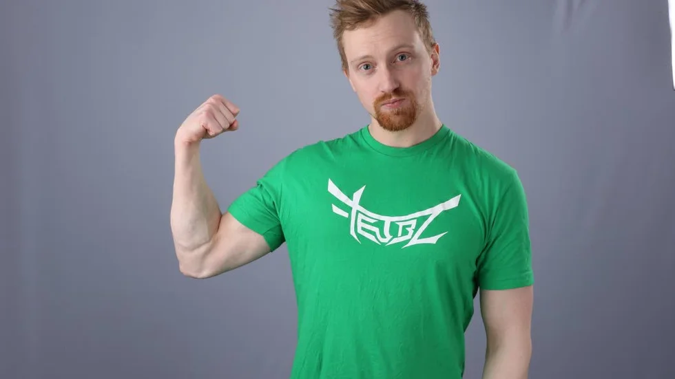 Realitystjärna. Tobias "Tejbz" Öjerfalk tar klivet från youtube till webbsänd TV.