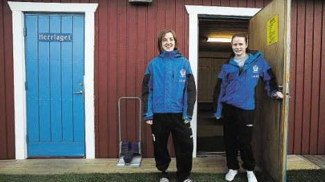 16 åringarna Maria Niemilä och Sara Eliasson kommer att få ta ett stort ansvar för Alvik i tvåan.
