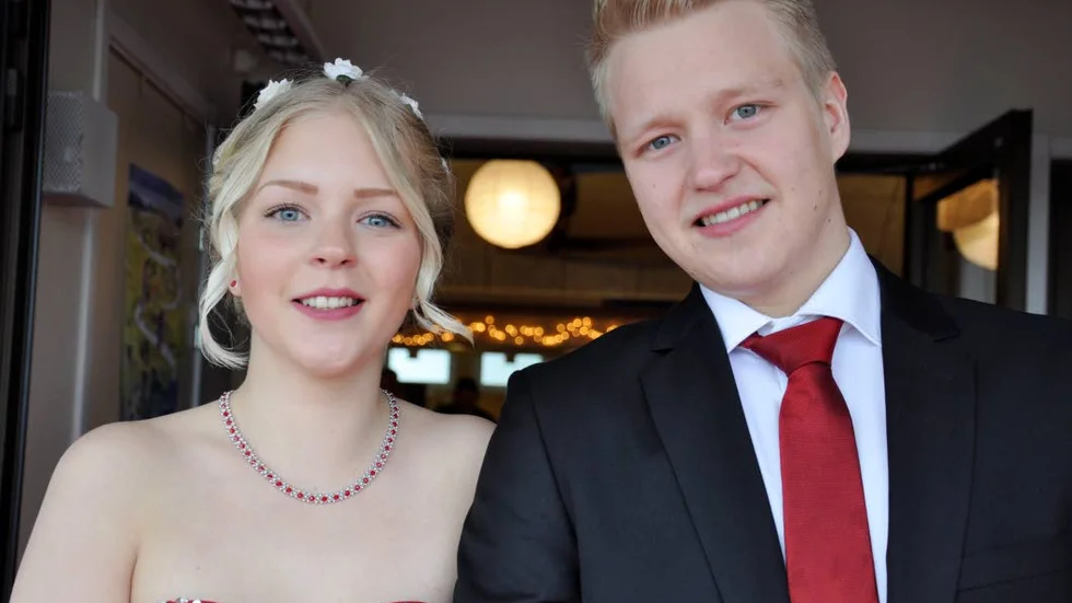 FÖRST. Fanny Jakobsson och Filip Rova var första paret till balen.