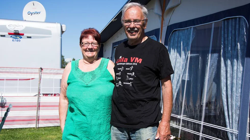 GRANNSÄMJA. Eva Sundqvist och Birger Sjöberg trivs på havsbadets camping.