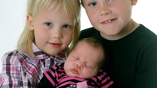 Michaela Johansson och Claes Gustavsson, Boxholm, fick 22/8 dottern Elsa. Vikt 3 350 g, längd 48 cm. Elsas syskon heter Edwin, 9 år, och Maja, 4.
