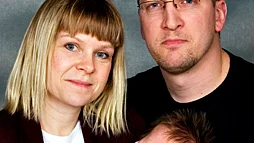 Cecilia och Anders Larbrant, Gottvik, Östra Tollstad, Mantorp, fick den 20/1 en dotter som heter Klara. Vikt 3 170 g, längd 49 cm.