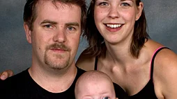 Linda Karlsson och  Johannes Rosén, Skördegatan, Linköping, fick den 22/2 en son som heter  Felix. Vikt 1 794 g, längd  44 cm.