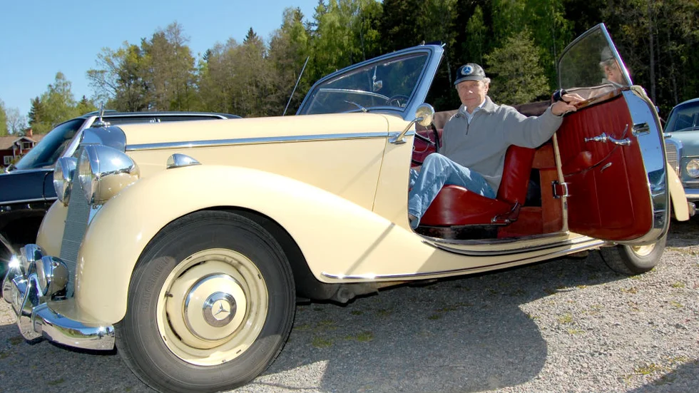 Janne Lundin tog sin favoritbil till klubbmötet, en 170S cabriolet från 1950.FOTO: Louise Malm