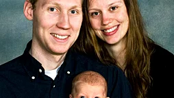 Ingrid och Ulf Tjernberg, Hovetorpsgatan, Linköping, fick den 18/2 en dotter som heter Tyra. Vikt 3 940 g, längd 51 cm.