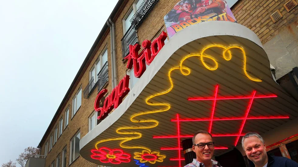 Framme vid framtiden.Roger Max och Janne Erm har förberett en helkväll för biobesökarna som kommer för att se två av "Tillbaka till framtiden" filmerna.