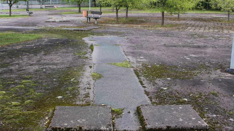 Ödsligt. För flera år sedan togs den gamla minigolfen bort. Här planeras en ny lekplats.