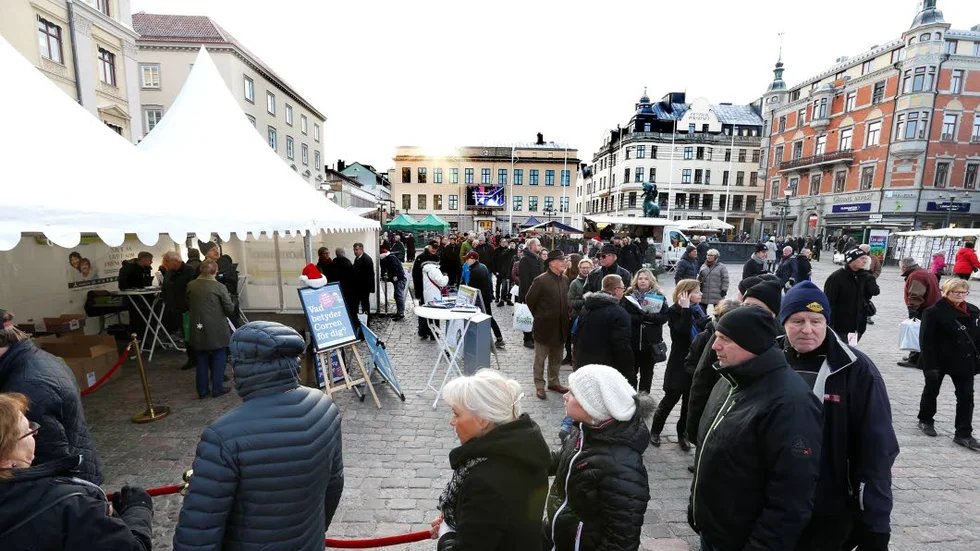 Kön ringlade trots novemberkylan lång vid halv elvatiden på lördagen.