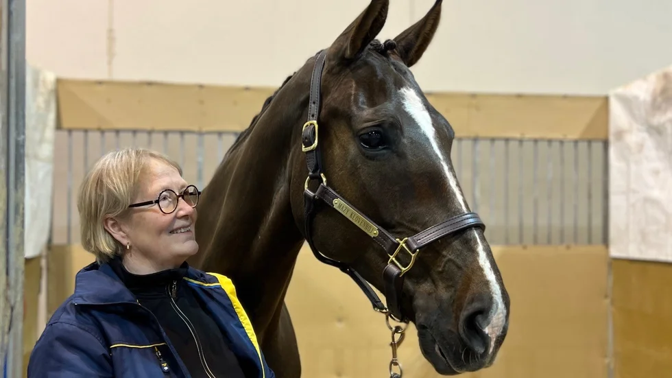 Annette Karlsson med sin Mazy Lövenhöj som hon själv fött upp och äger och som Johanna Due-Boje red till en åttondeplats i världscupfinalen i USA, april 2023.