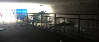 Lastbil körde in i viadukt
