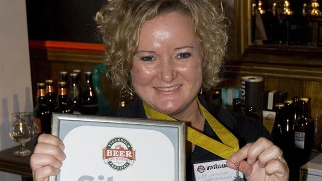 Karolina Johansson är glad över andrapriset vid Stockholm Beer and Whisky Festival. Bild: ANNIKA RÅDLUND