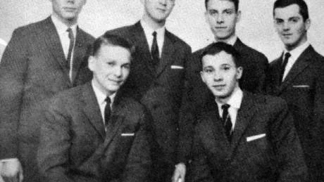 Esse Fahlmans  med  den sättning som var verksam år 1960. Övre raden:  Karl Erik Perdahl på bas. Han blev sedermera rektor på Sunderby Folkhögskola. Bor numera i Luleå. Paul Lindberg var bandets trumpetare, Esse Fahlman (här utan mustasch) Owe Anderssom, piano. Nedtill från vänster Brage Hansson gitarr, och Bror Markinhuhta  på trummor. Fahlmans orkester hade en förlaga i namnet Royal Sextett. Han kom senare att spela med i andra band. Även Fahlmans orkester fastnade i Rune Isbergs bandarkiv, när de 1958 i sjuksköterskeskolans aula spelade för tjejerna, troligen så länge som möjligt enligt Isberg.