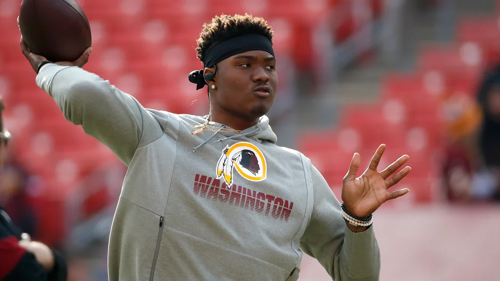 Washintongs quarterback Dwayne Haskins kan snart spela för ett lag med ett nytt namn. Arkivbild.