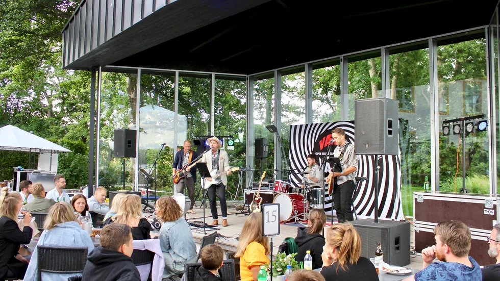 Katrineholmsbandet Vaert drar storpublik i alla åldergrupper till Stora Djulös After Beach och har i år fått äran att bode inleda och avsluta med en spelning 13 augusti.