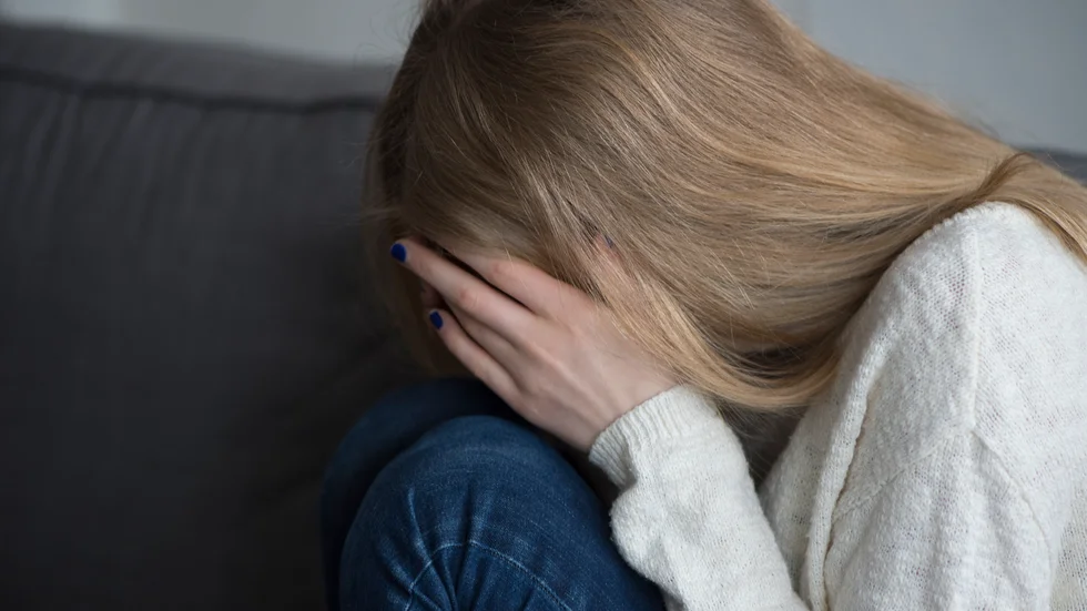 En elev blev kränkt. Skolan och huvudmannen kommunen har delvis gjort rätt, men brustit när det bland annat gäller skyndsam anmälan från skolpersonalens sida.