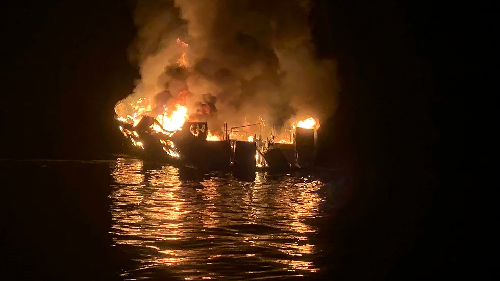 Båten Conception i lågor den 2 september 2019.