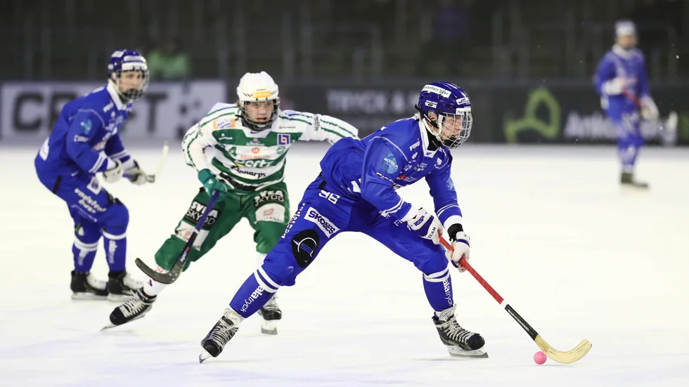 IFK Motalas spelare Viktor Spångberg är nu offentliggjord som nyförvärv i Västerås SK. Här ses han i en match mot VSK i vintras. "VSK blir att räkna med", säger han.
