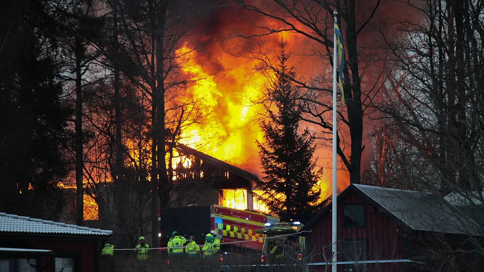 En person omkom vid den kraftiga villabranden i Linghem 4 januari.