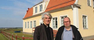 Kyrkan vill sälja tre av sina församlingshem