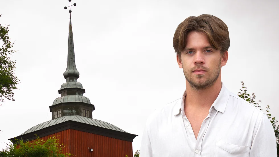 "Tänk dig att två turkosa kylbilar cirkulerar runt din bostad och påminner dig varje kvart om att glass är nice genom att spela en kort jingel", skriver Markus Aamisepp.
