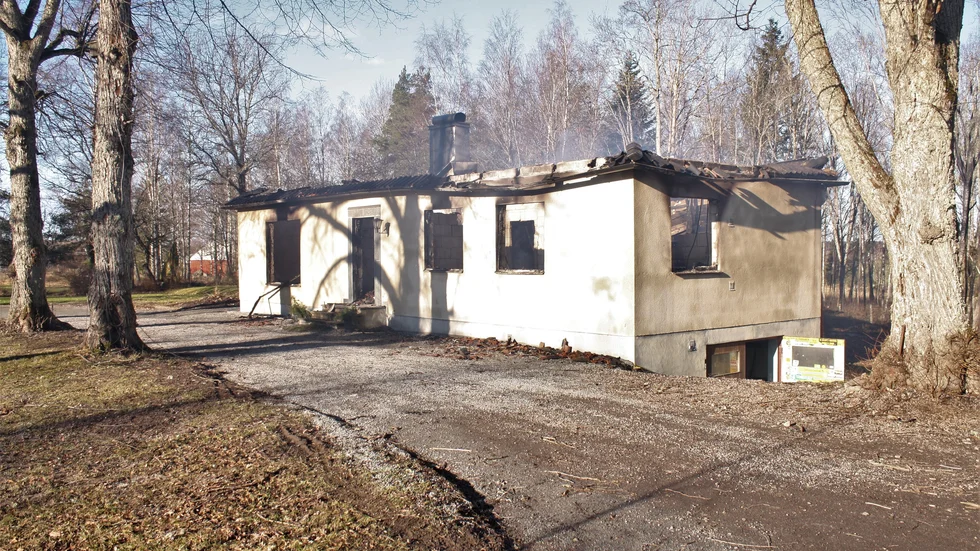 Natten till fredagen började en villa att brinna utanför Enköping. Inga människor kom till skada.