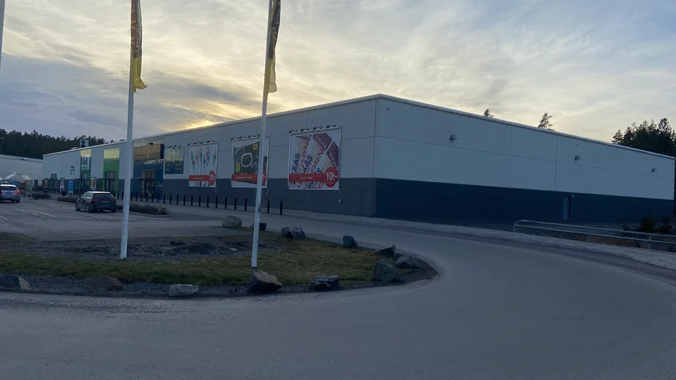 Flera butiker i Solberga utsattes under natten mot söndagen för inbrottsförsök.