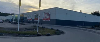 Tjuvar sågade upp sex hål i taket utan att lyckas ta sig in