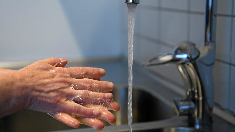 Fler handtvättar och mer tid tillbringad i hemmet tros vara anledningen till ökningen i hushållens vattenförbrukning. 