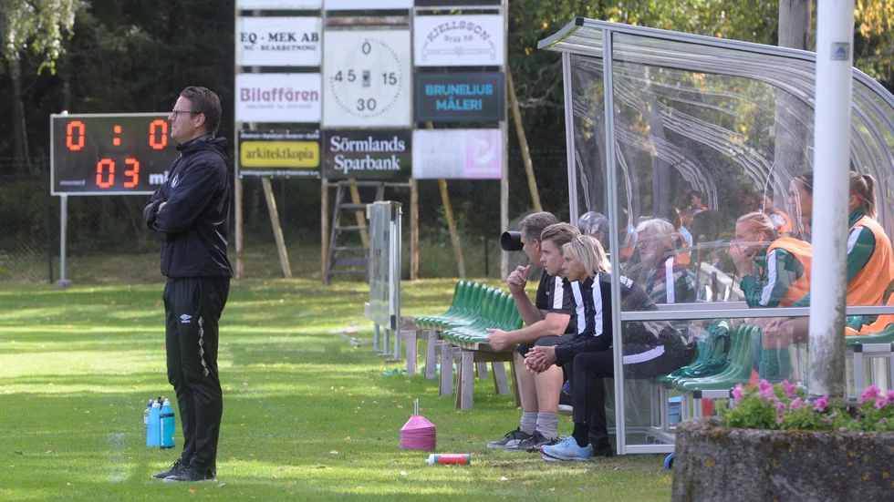 A-laget (bilden) i division 1 och U-laget i division 3, det beslutet tog IK Tun efter en förfrågan från förbundet om att flytta upp ungdomslaget.