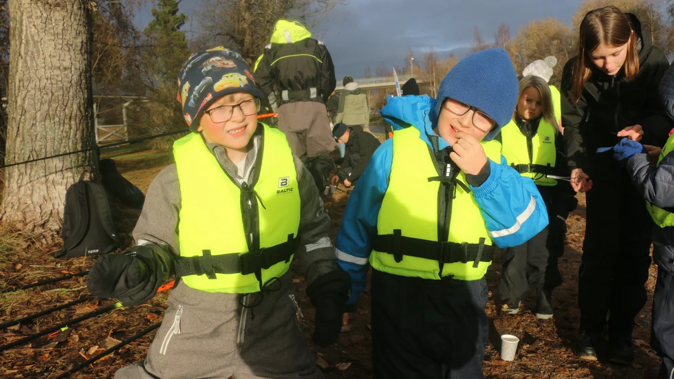 Oliver och Erik var måttligt intresserade av fiske, men Erik deklarerade utan närmare förklaring att han älskar maskar.