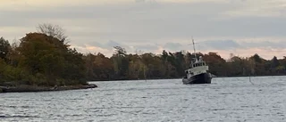 Båt som gått på grund innehåller 13 000 liter diesel