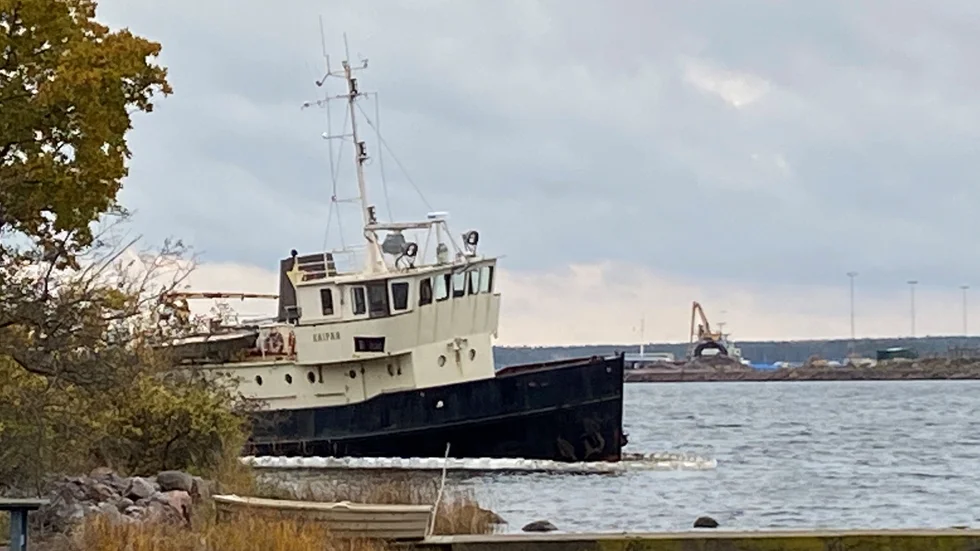 Fartyget ligger på ett grund strax utanför Vitudden.