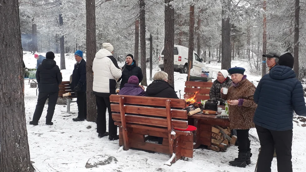 "En friluftsdag i dessa tider var ett välkommet avbrott i den annars så enahanda coronalunken" skriver PRO Jokkmokk.
