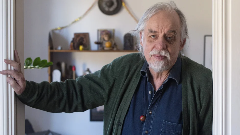 Thomas Tidholm kan vinna Augustpriset för poesisamlingen "Jordlöparens bok" som ges ut på Ordfront förlag. 