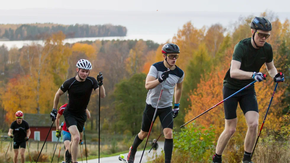 Frost på vägarna uppe i Östersund. Då tog Markus Johansson, tvåa på bilden, med sig teamkamraterna hem till Godegård på träningsläger. Övralidsbacken var en uppskattad avslutning på de fem dagarna. 