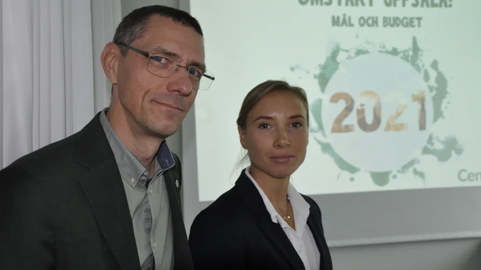 Jonas Petersson och Freija Carlstén, presenterar Centerpartiets budgetsförslag för Uppsala kommun.
