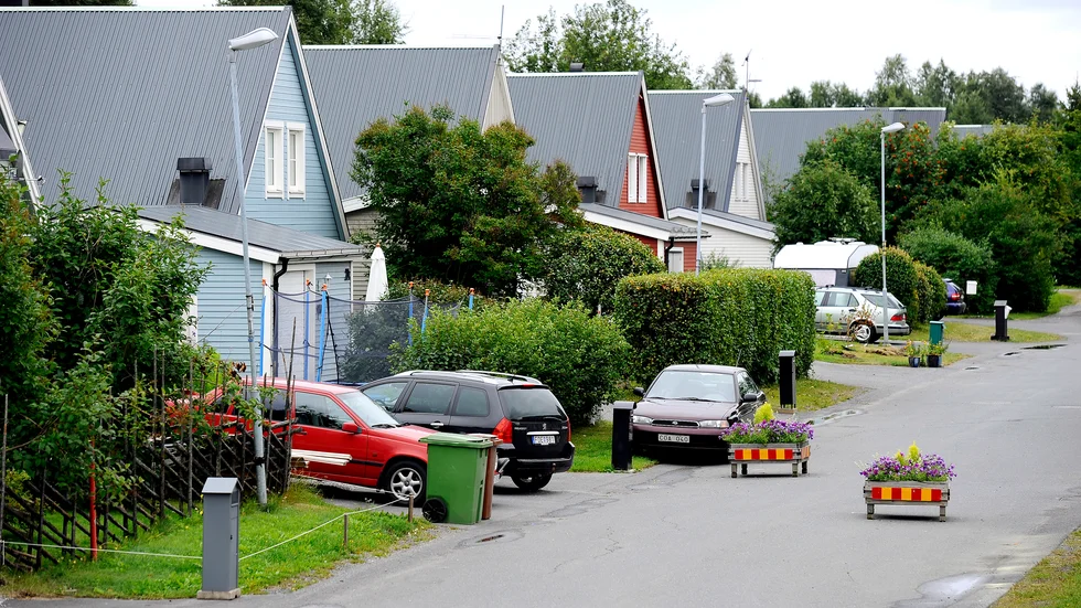 Kommunerna borde gå ut med personlig information till alla tomträttshavare om hur höjda taxeringsvärden påverkar dem, skriver Lena Södersten, Villaägarna. 