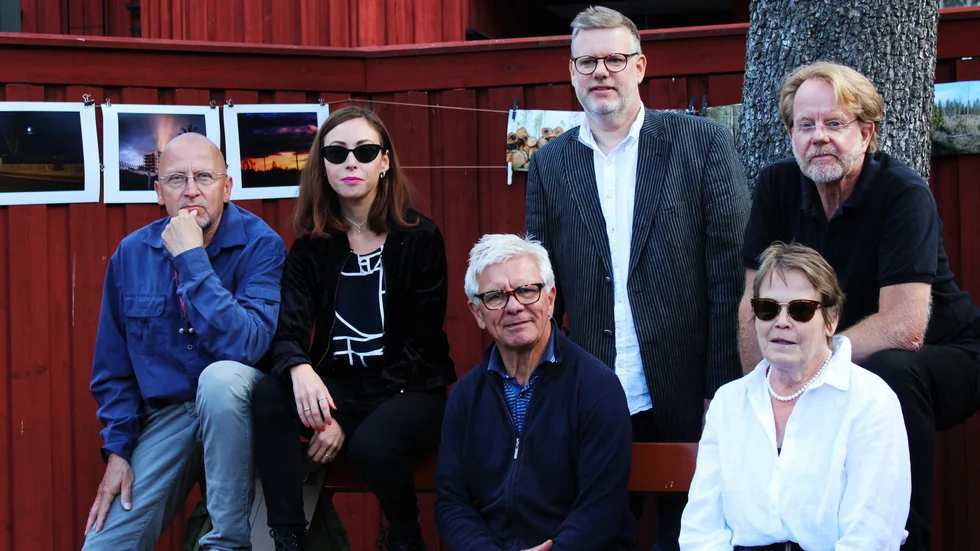 Fotograferna som deltog i årets gerillautställning. Från vänster: Illkka Ranta,  Natalie Chaves,  Magne Källström, Tomas Jonsson samt Mona och Stefan "Bob" Gelebo, 