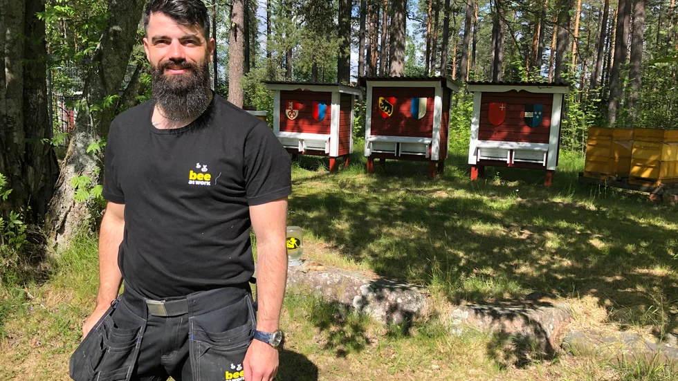 Förutom jobbet på Anticimex har Andreas Schleiss företaget Bee at work där han hyr ut bikupor åt företag som vill vara med och öka den biologiska mångfalden – och på köpet få egen honung.