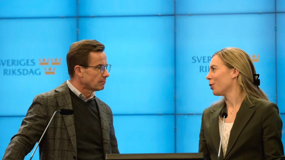 Moderaternas partiledare Ulf Kristersson och Jessica Rosencrantz, miljö- och klimatpolitisk talesperson, vill se staten satsa en miljard på laddstolpar.