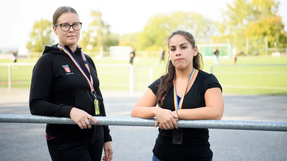 "Förskolepersonalen är extremt viktig. De kan se och stötta föräldrar och lotsa dem vidare, exempelvis till att ansöka om att få stödsamtal eller gå en föräldrautbildning", säger områdessekreterarna Angelika Aniol Björfäll och Gabriela Dominguez, som jobbar med unga i Botkyrka.