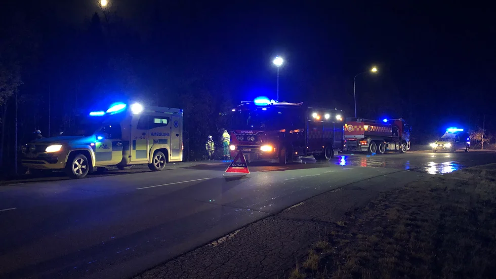 En singelolycka har inträffat på Avaviksvägen på Hertsön.