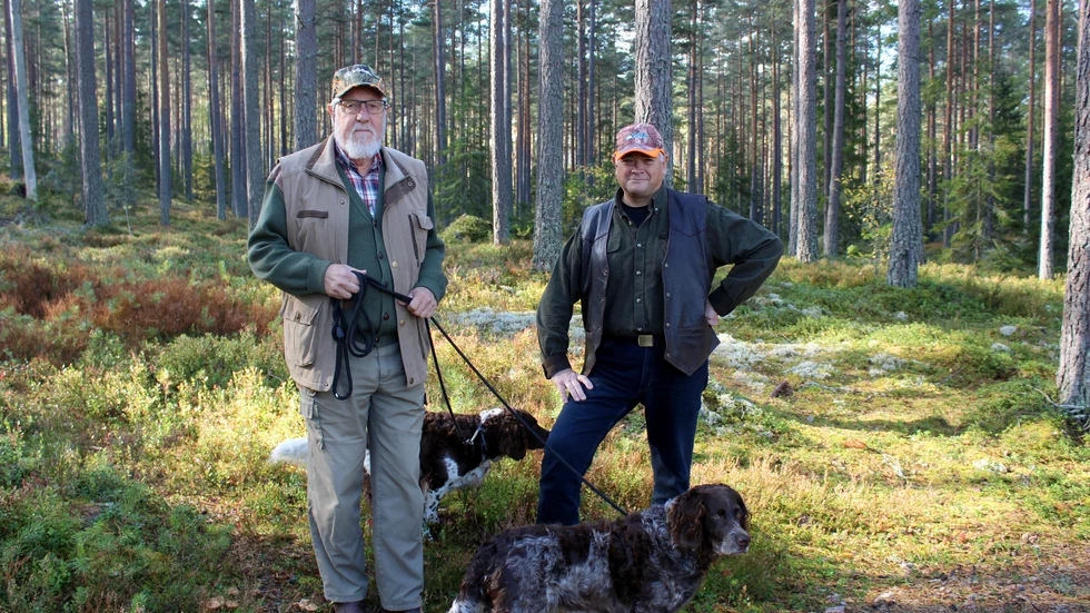 Olle Granath (till vänster) och Sevede Johansson sitter i Vimmerbys älgförvaltningsgrupp. 