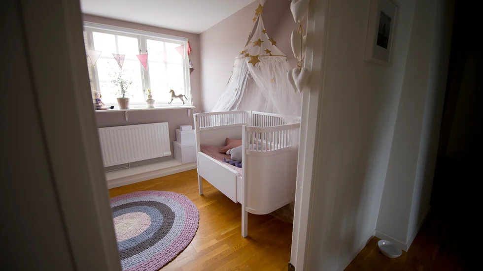 "Jag kunde en gång i tiden sitta vid min sons säng länge för att se att han andades. Man hade hört så mycket om plötslig spädbarns död. Så jag satt där och vaktade", skriver barn- och elevombud Stephan Andersson.
