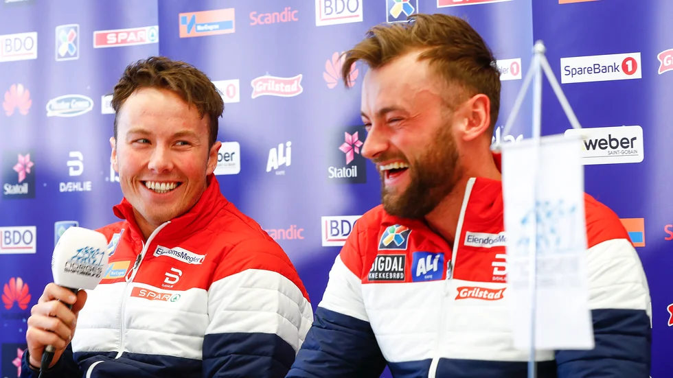 Emil Iversen (till vänster) och Petter Northug blev väldigt goda vänner i skidlandslaget. Arkivbild.