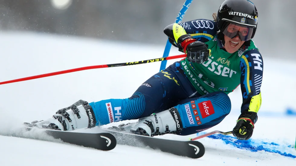 Sara Hector ligger femma efter det första storslalomåket i Semmering.